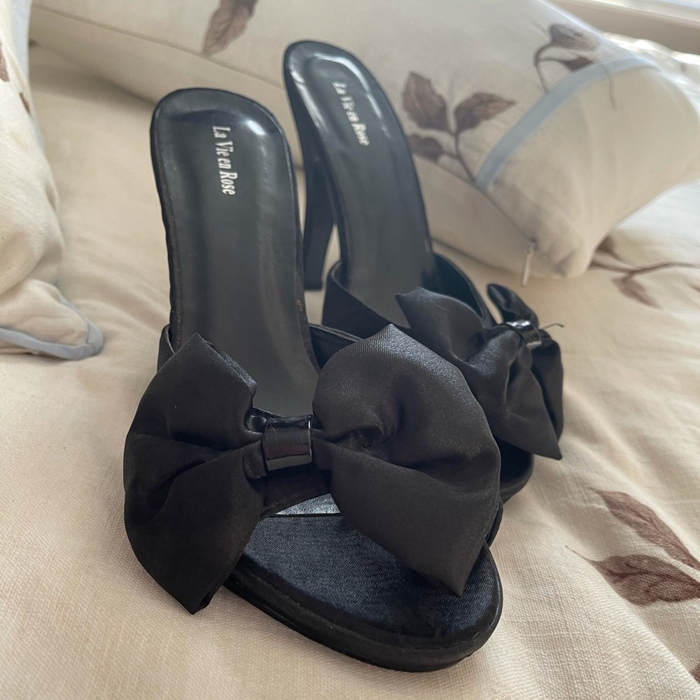 Black bow heels